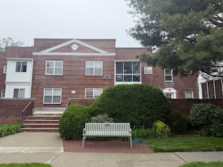 284 Central Ave Unit D6, Lawrence, NY 11559
