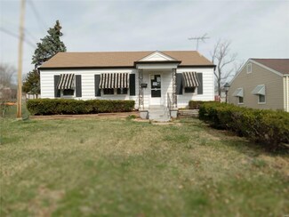 127 Constance Ct, Saint Ann, MO 63074
