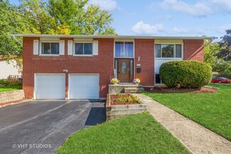 6725 Woodridge Dr, Woodridge, IL 60517