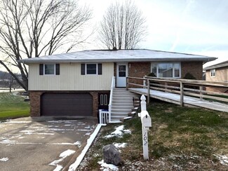 102 N 10th St, Bellevue, IA 52031