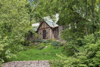 1818 N Dubuque St, Iowa City, IA 52245