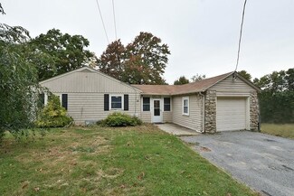 53 Oak Tree Dr, Johnston, RI 02919