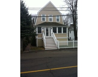 24 A St, Hull, MA 02045