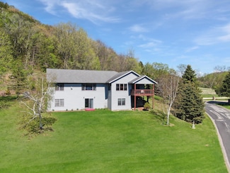 302 Hickory Rd, Genoa, WI 54632