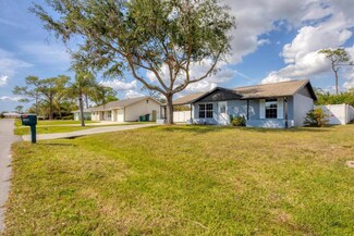 530 Lakehurst Ave NW, Port Charlotte, FL 33952