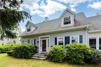 40 Grandview Ave, Lincoln, RI 02865