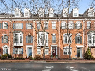 263 Medlock Ln, Alexandria, VA 22304