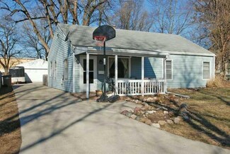 1026 69th St, Windsor Heights, IA 50324