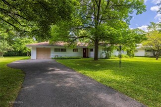 320 Hemingway Dr, Rochester, NY 14620