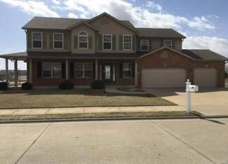 40 Whistling Straits Dr, Highland, IL 62249