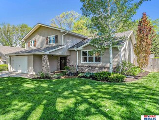 910 Crest Rd, Papillion, NE 68046