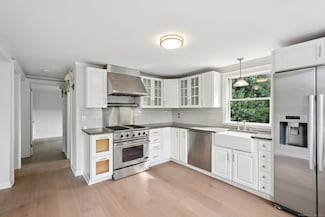 37 Cedar Crest Place, Norwalk, CT 06854