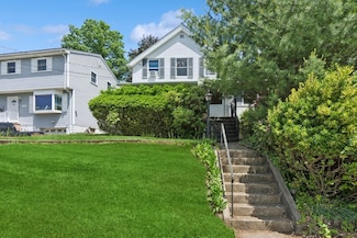 16 Hazel Ave, Livingston, NJ 07039