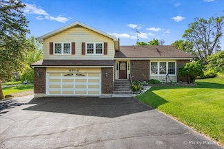 6704 Cypress Ct, Crystal Lake, IL 60012