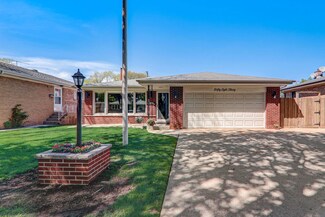 5830 Keeney St, Morton Grove, IL 60053