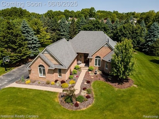 1890 Turnberry Ct, Oxford, MI 48371