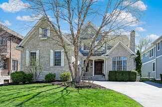 19 Woodstock Ave, Clarendon Hills, IL 60514