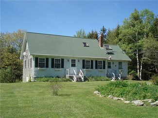 60 Nahanada Rd, New Harbor, ME 04554