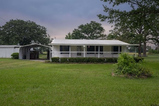 1522 Woods Rd W, Kemp, TX 75143