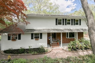 23 Horizon Dr, Succasunna, NJ 07876
