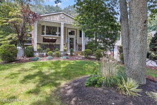 22 Galahad Dr, Manalapan, NJ 07726