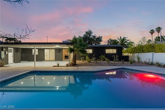 548 E Oakey Blvd, Las Vegas, NV 89104