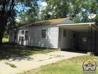 217 E 4th St, Lyndon, KS 66451