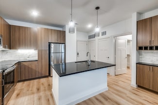 512 N Ewing Ave Unit A1M, Dallas, TX 75203