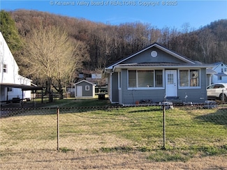 2526 W 2nd Ave, Belle, WV 25015