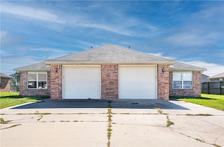 318 E Marietta Ct, Rogers, AR 72758