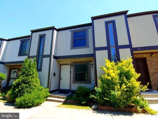 19 Mooring Ct, Essex, MD 21221