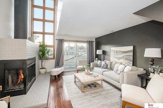 104 S 37th St Unit 4, Omaha, NE 68131