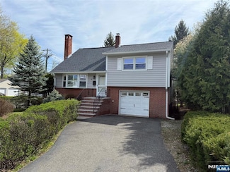 54 S Central Ave, Ramsey, NJ 07446