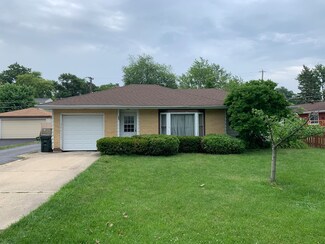 405 S Thornwood Dr, Lindenhurst, IL 60046