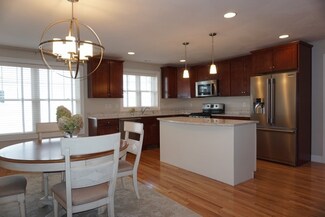 15 Sierra Hill Dr, Dover, NH 03820