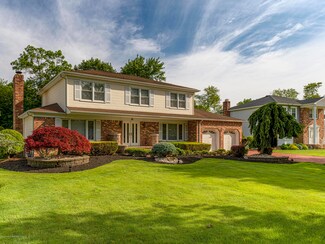 31 Apache Dr, Manalapan, NJ 07726