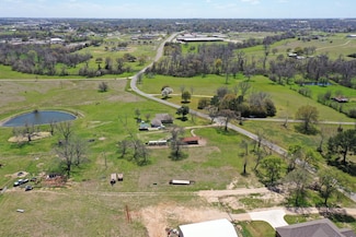 1802 Old Independence Rd, Brenham, TX 77833
