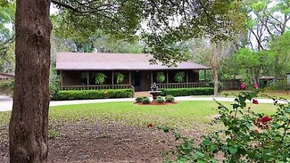 138 S Oakland Ave, San Mateo, FL 32187