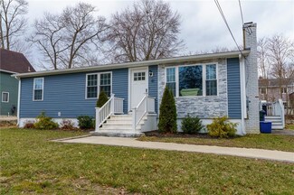 41 Wapping Dr, Bristol, RI 02809