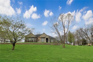 1559 Cobblestone Dr, Sedalia, MO 65301