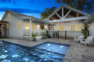 327 Middleton St, Bacliff, TX 77518