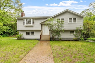 6 Kennedy Dr, Beverly, MA 01915