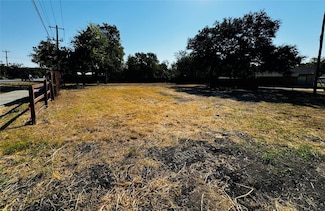 1324 Green St, Lockhart, TX 78644
