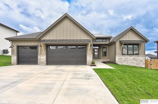 18108 Locust St, Omaha, NE 68022
