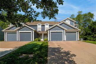 5594 NW Sunrise Meadow Ln, Lees Summit, MO 64064