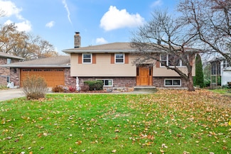 370 W Walnut St, Roselle, IL 60172