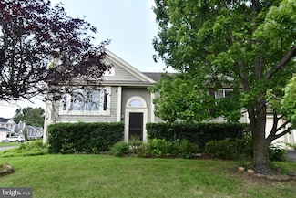 3863 Beech Down Dr, Chantilly, VA 20151