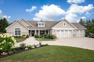 2810 Honeysuckle Ln, Richmond, IN 47374