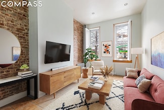 418 S 4th St Unit 1-R, Brooklyn, NY 11211