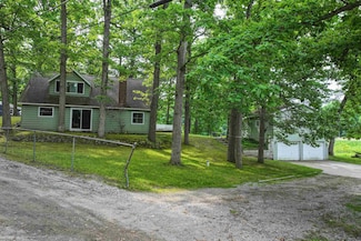 7199 Switzer Dr, Linden, MI 48451